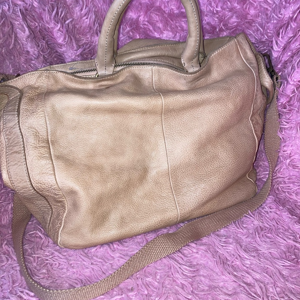 Free People Leslie Distressed Leather Large Tote In Conch Pink - Picture 4 of 16